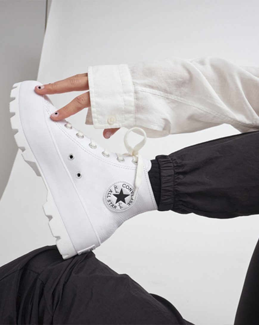 Dámské Boty Vysoké Converse Chuck Taylor All Star Lugged Læder Bílé Černé Bílé | CZ BYE3117